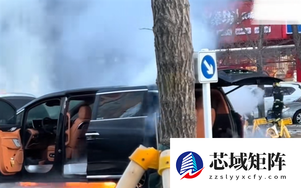 一新能源MPV行驶途中热失控 底盘电池往外喷火
