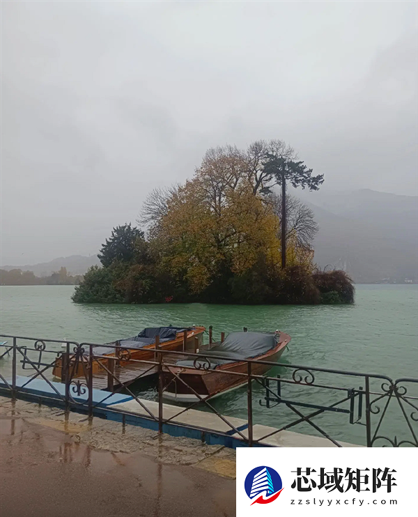 大爷拍的“素颜巴黎”火了！网友：法国旅游迎来最严厉的父亲