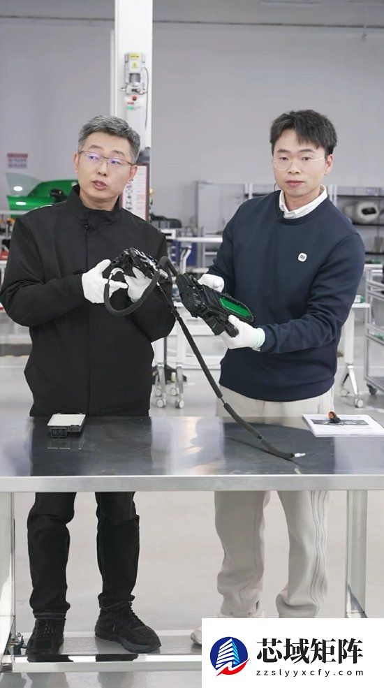 YU7门把手配备专用电源 还能切换到机械模式！雷军：小米车轮子撞掉是丢轮保车