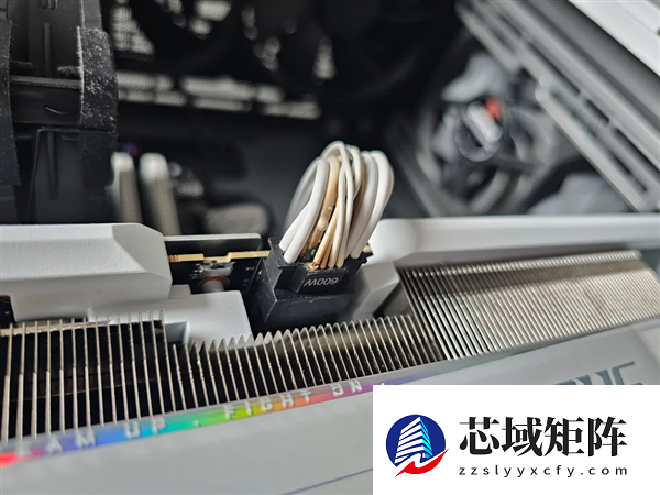 RTX 5090新年第一烧！玩游戏时闻到糊味已心知不妙