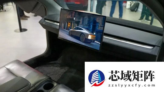 何小鹏：特斯拉很优秀 但Robotaxi仍需要方向盘和刹车