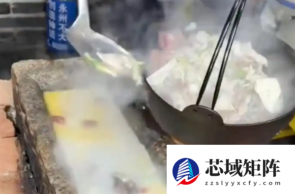 餐馆上新石槽火锅被调侃像猪食槽 店家：经过抛光打磨 卫生安全没问题