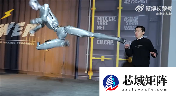 人形机器人演示能不能别打打杀杀了？有本事擦擦桌子、拖拖地