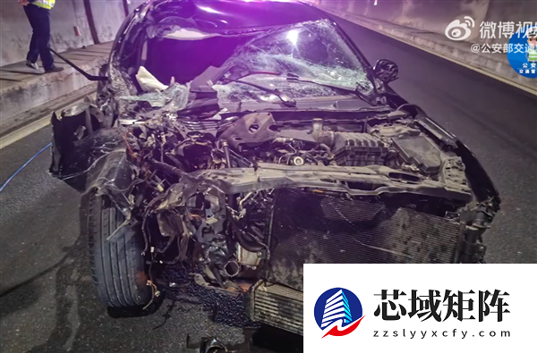 男子高速上边开车边看短剧 追尾半挂被拖行 A柱都没了