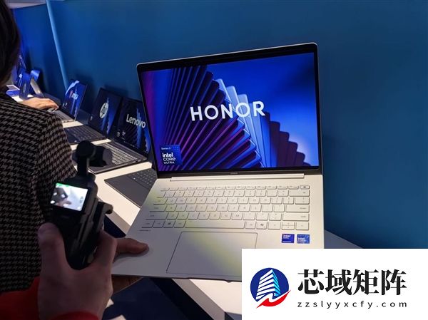 要买笔记本等等!超200款Intel酷睿Ultra 300新机杀到:本月正式开售