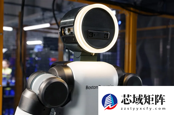 波士顿动力人形机器人亮相CES 计划2028年进厂造车