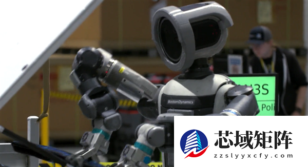 波士顿动力人形机器人亮相CES 计划2028年进厂造车