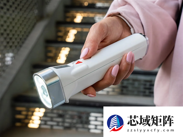 CES惊现2000元手电筒：可录视频、语音通话