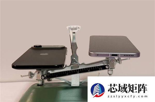 既Pro又Air！荣耀李坤晒荣耀新机 比iPhone Air还轻