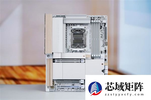 实木+皮革都用上了！技嘉木雕X870E AERO X3D WOOD主板图赏