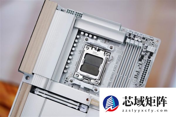 实木+皮革都用上了！技嘉木雕X870E AERO X3D WOOD主板图赏