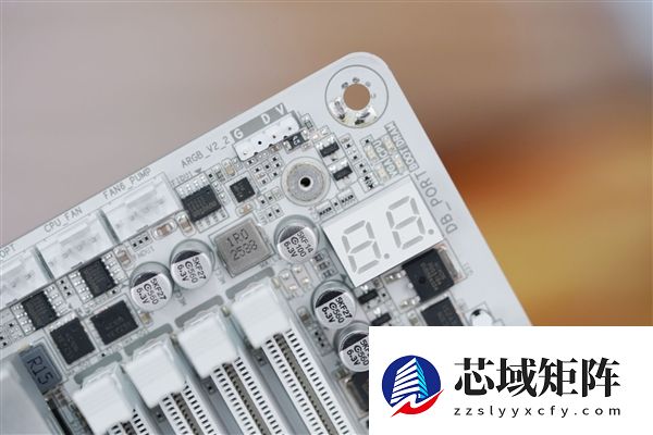 实木+皮革都用上了！技嘉木雕X870E AERO X3D WOOD主板图赏