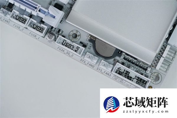 实木+皮革都用上了！技嘉木雕X870E AERO X3D WOOD主板图赏