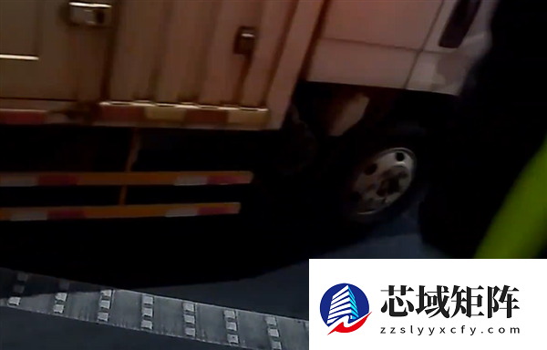 车没油抛锚司机往油箱添水：抖音上说的 加水能多开一小时