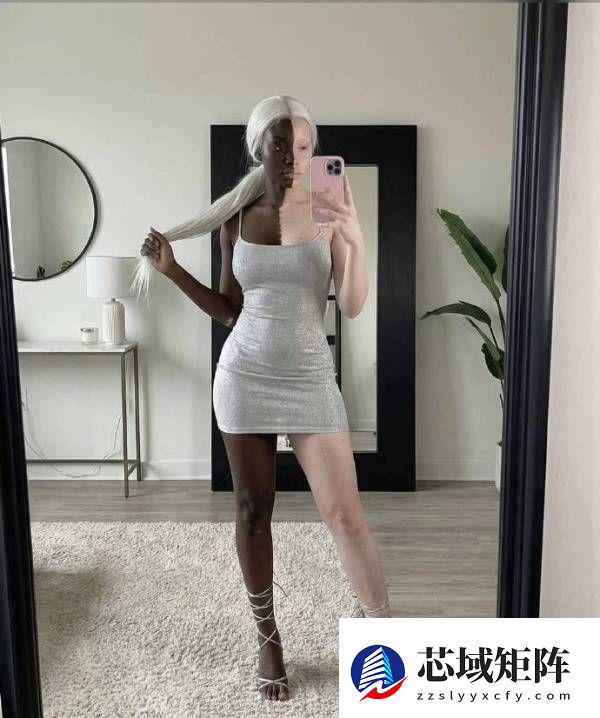 一个患有白癜风的美国女孩火了 网友：还真能这么均匀