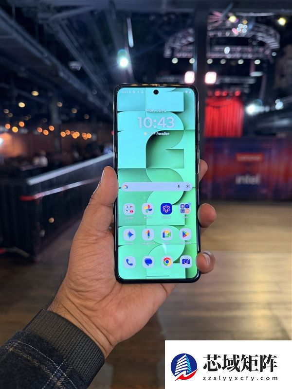 最独特的小折叠!moto razr FIFA世界杯2026定制版发布:4900元