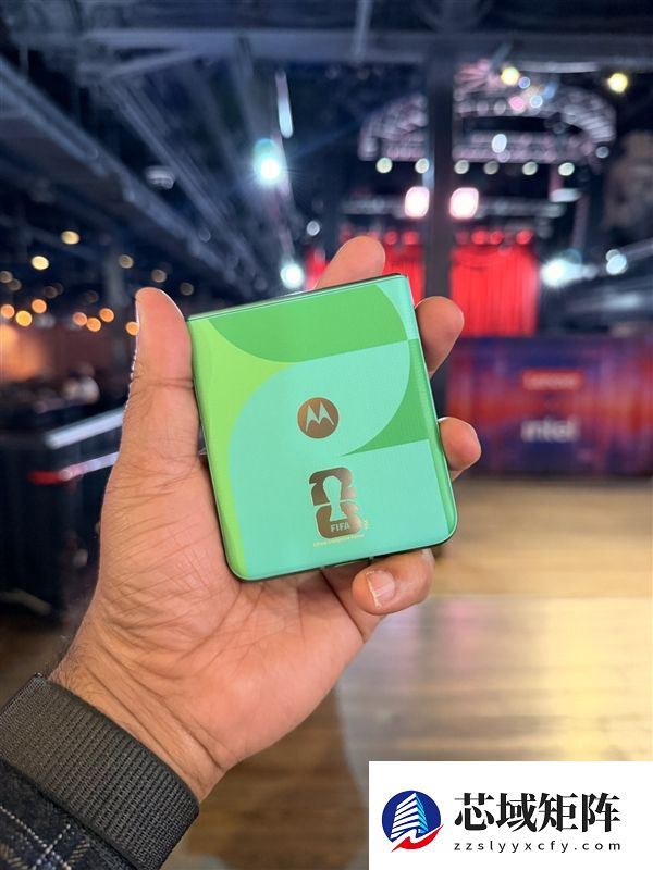 最独特的小折叠!moto razr FIFA世界杯2026定制版发布:4900元