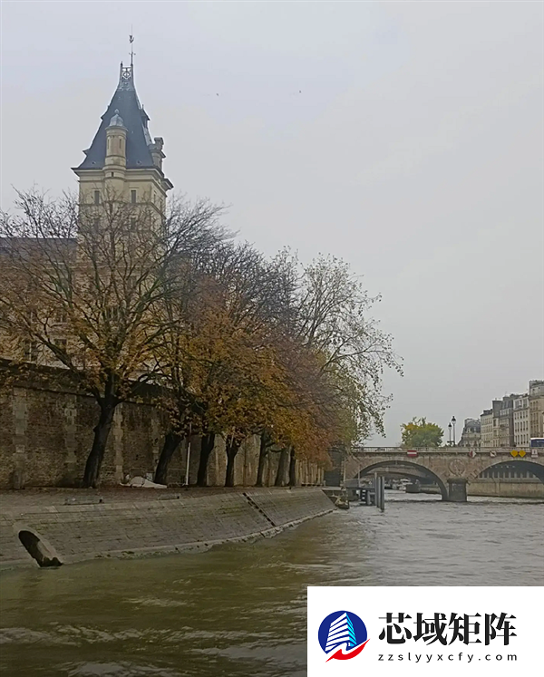 大爷拍的“素颜巴黎”火了！网友：法国旅游迎来最严厉的父亲