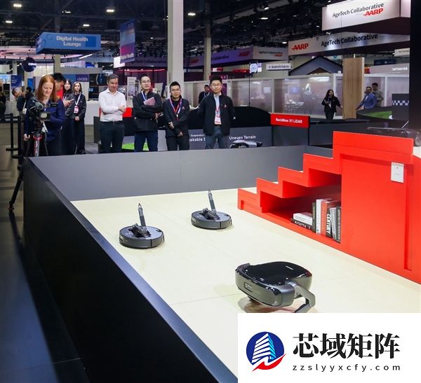 扫地机长出“双腿”！石头科技G-Rover惊艳CES 构建家庭机器人新拼图