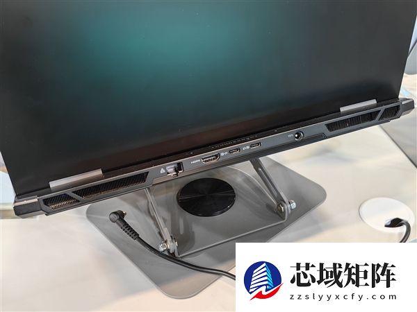 雷神ZERO Air轻薄游戏本实机首秀：仅1.58kg 160W双满血性能释放