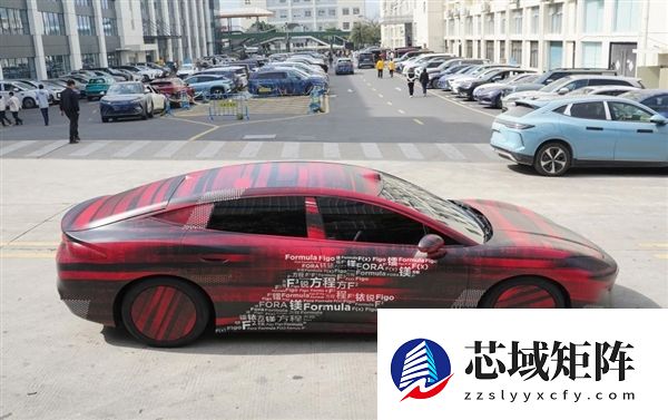 方程豹首款轿车谍照曝光!车长超5米 车身贴纸透露命名玄机