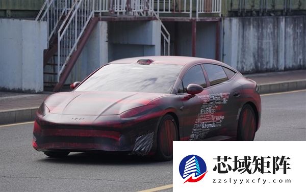 方程豹首款轿车谍照曝光!车长超5米 车身贴纸透露命名玄机