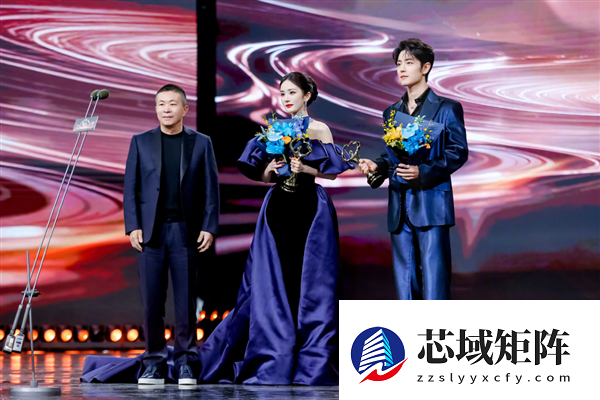 微博之夜主办方再次就座位争议道歉:工作人员操作失误 杨幂及团队未参与干预