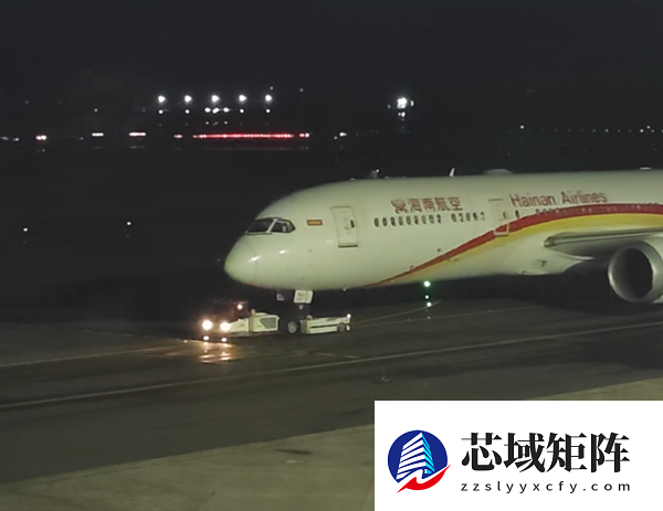 海航客机玻璃破裂 从9千米高空直降到3千米放油返航!乘客历经3次延迟终回国