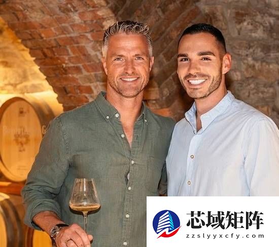 拉尔夫-舒马赫和男性恋人订婚了!而且获得了前妻祝福