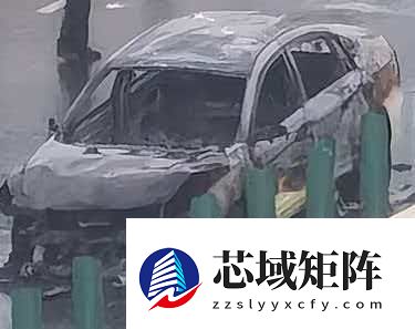 南宁两车快速路上追尾:电动车燃起熊熊大火 幸无人员伤亡