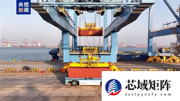 我国首次实现集装箱船全流程无人化作业!不到30秒稳稳固定