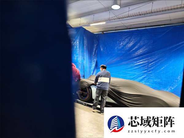 小米神秘跑车现身巴塞罗那 造型超级低趴、战斗