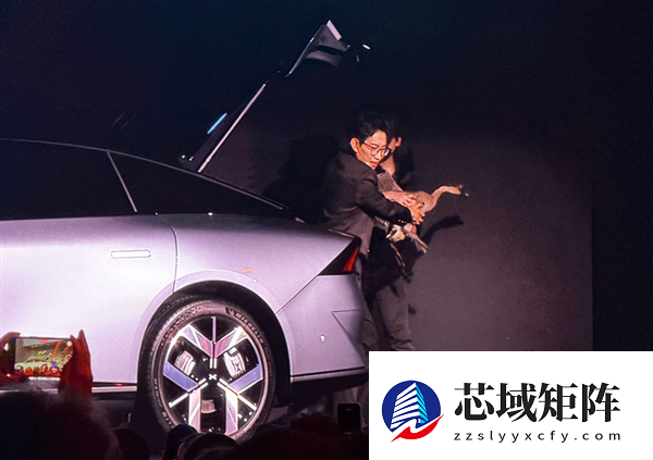 后备厢能同时放下马鸡鸭鹅 2026款小鹏P7+上市：18.68万起