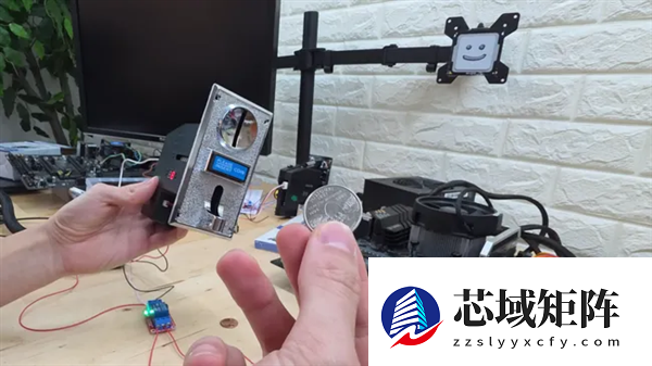 花钱买罪受：硬核玩家给PC加装投币器！想开机必须先交钱