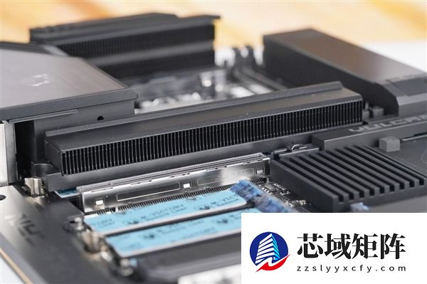 刷新超频记录！七彩虹iGame X870E Vulcan OC V14图赏