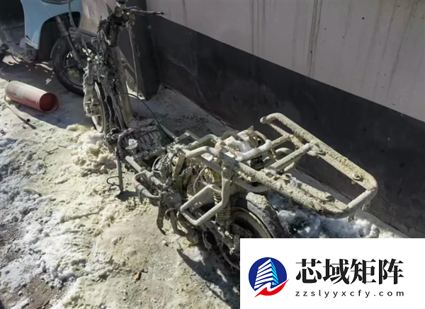 未充电也自燃：北京一小区二手电动车突发起火 汽修厂员工仗义扑救