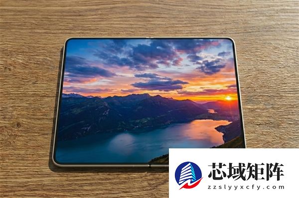 三星全新折叠屏来了：屏幕比例神似iPhone Fold 对标苹果