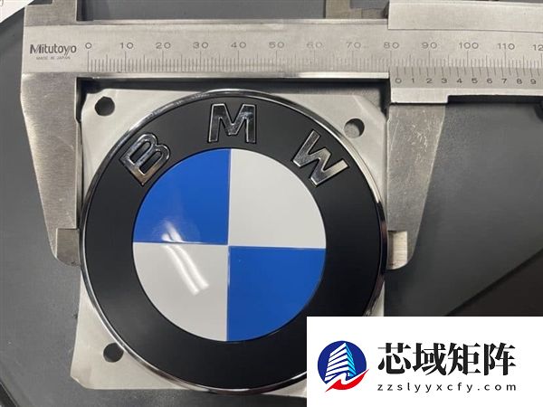 宝马下月起全面启用新Logo：取消镀铬装饰 换成哑光黑环