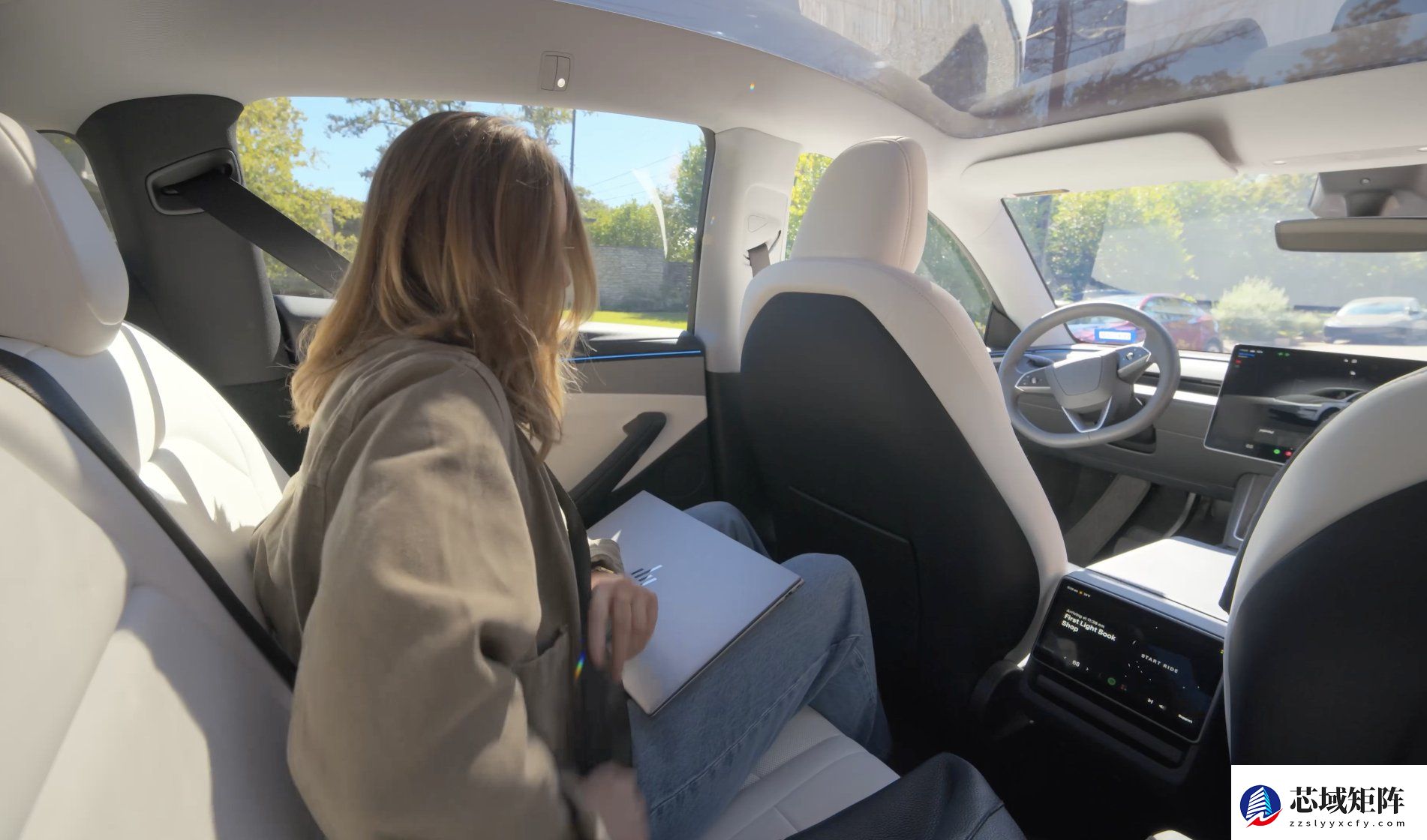 特斯拉推自动驾驶出租车清洁费制度