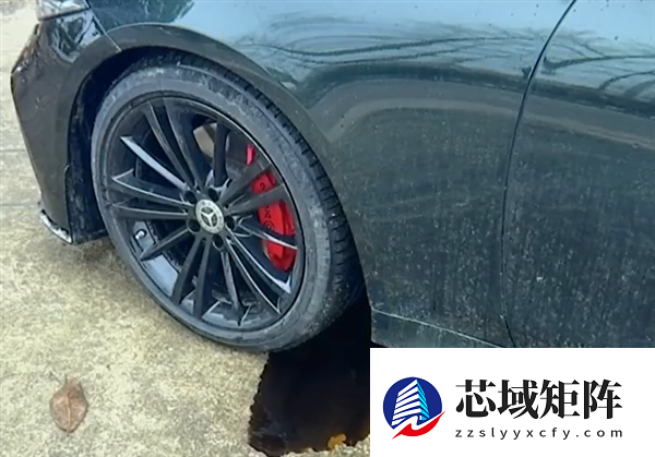 30多万买二手奔驰一个多月就爆缸了！检测出进水商家不认：维权到底就好了