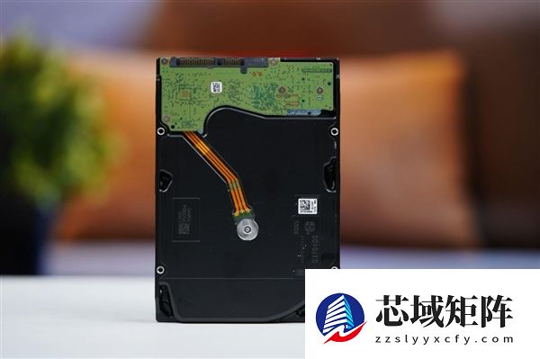 终于告别SMR叠瓦盘！希捷银河Exos 32TB硬盘图赏