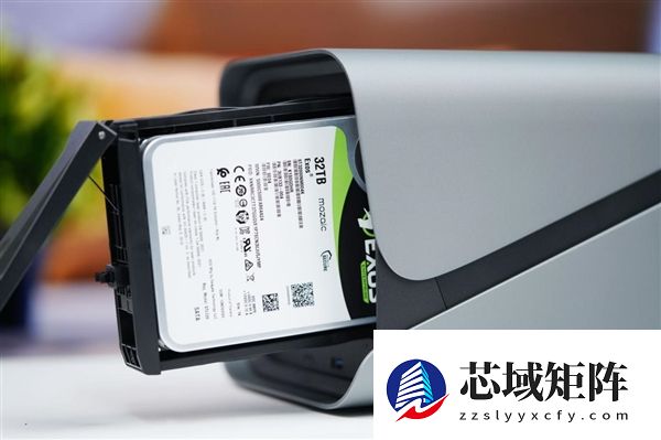 终于告别SMR叠瓦盘！希捷银河Exos 32TB硬盘图赏