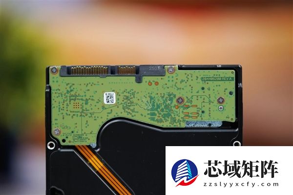 终于告别SMR叠瓦盘！希捷银河Exos 32TB硬盘图赏