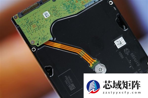 终于告别SMR叠瓦盘！希捷银河Exos 32TB硬盘图赏