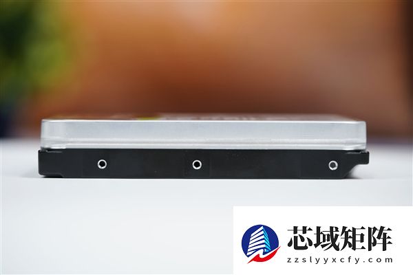 终于告别SMR叠瓦盘！希捷银河Exos 32TB硬盘图赏