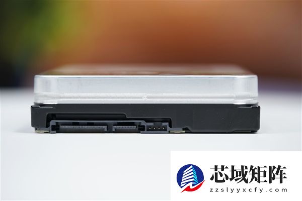 终于告别SMR叠瓦盘！希捷银河Exos 32TB硬盘图赏