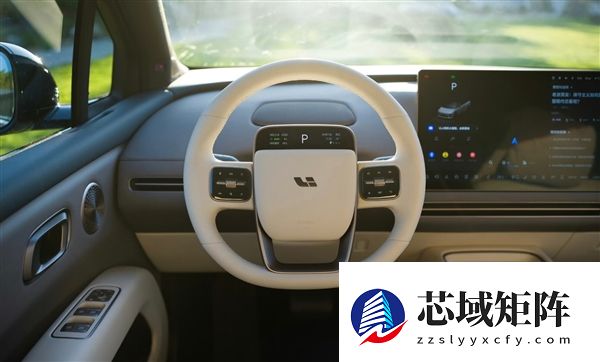 新一代理想L9内饰疑曝光：大联屏依旧 但一个家族化设计被砍