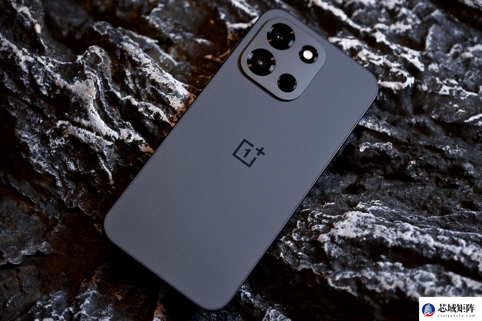 一加发布中端旗舰Turbo6：骁龙8s Gen4+165Hz高刷屏