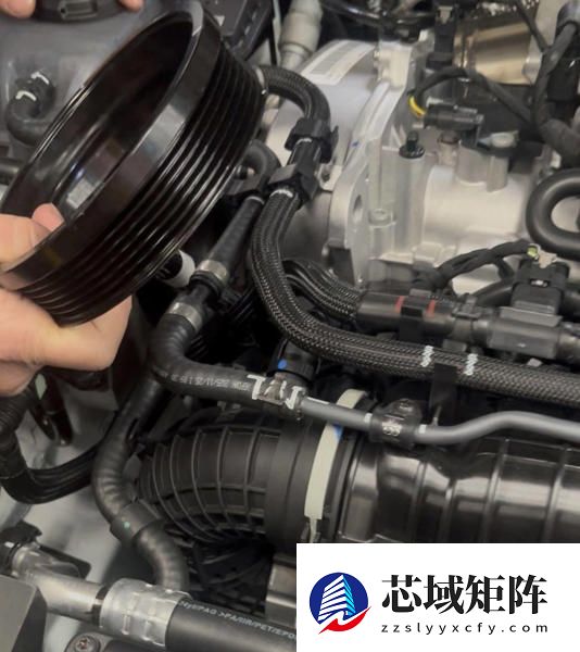 惊险！大众朗逸行驶时曲轴皮带轮突然掉落 车主：行车安全受到威胁