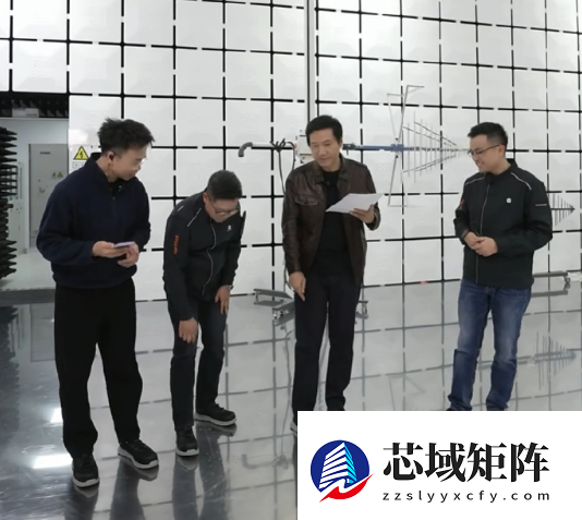 雷军穿劳保鞋做直播出圈！网友建议转行带货中年人服饰 身姿被夸曼妙